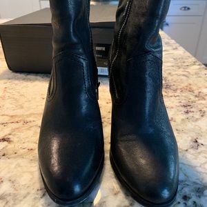 Frye Essa Bootie size 7.5